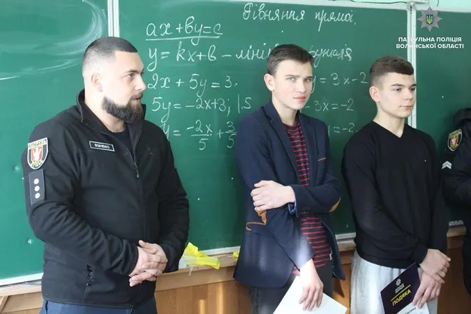 Підлітки отримали подяки за порятунок лучанина від самогубства (фото)