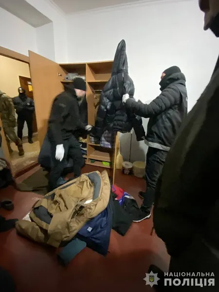 На Волині у виправній колонії діяла організована група шахраїв (фото)