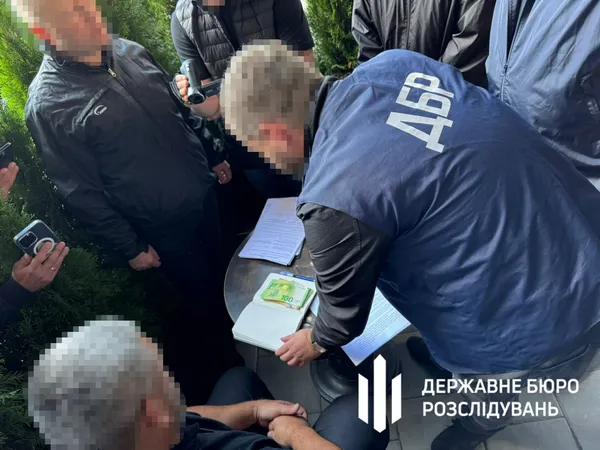Чиновник Мін’юсту за хабарі дозволяв підприємцям використовувати ув’язнених на виробництві