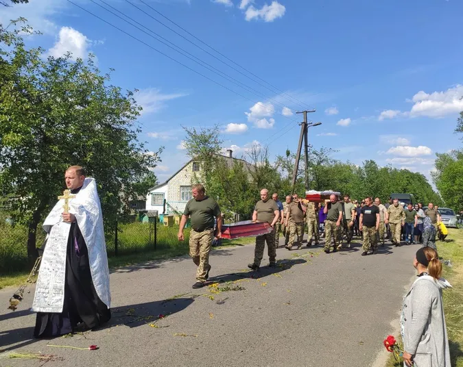 Поранили у Бахмуті: попрощалися з загиблим волинським воїном Сергієм Занюком (фото)
