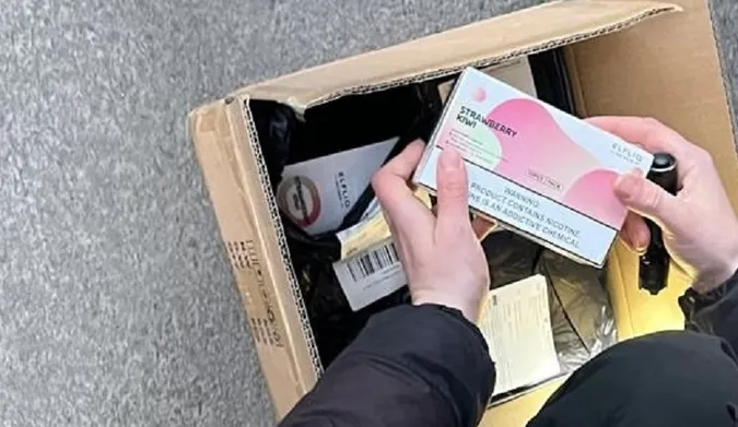 🚬 В автобусі «Прага-Краматорськ» на Волинь везли пів тисячі блоків рідини для «електронок»