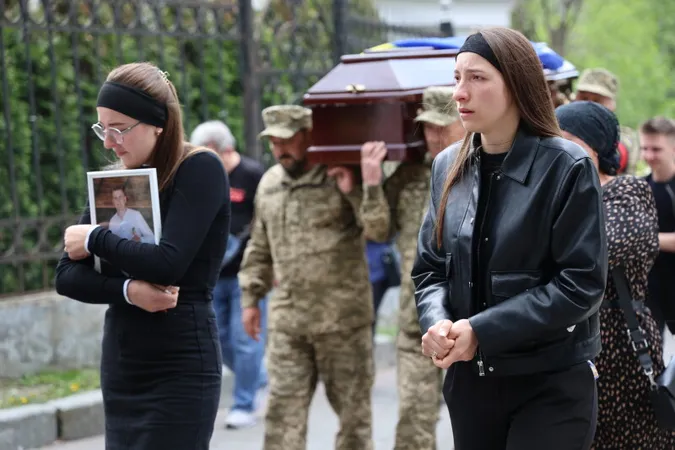 У Луцьку попрощалися із загиблими захисниками Олександром Махновцем та Валерієм Максимчуком (фото)