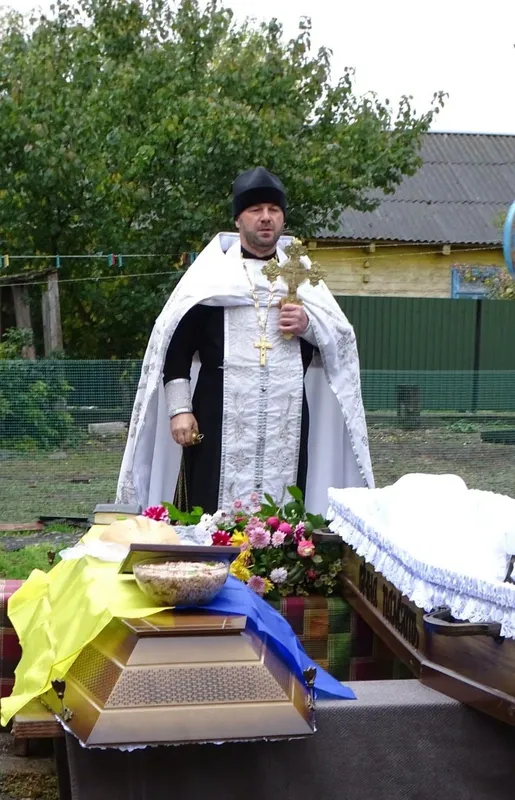 У сльозах та з військовими почестями: Турійська громада попрощалася із Захисником України Владиславом Косюком (фото)