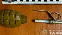 На Волині затримали «бізнесмена», який продавав гранату Ф-1 і запал до неї (фото)