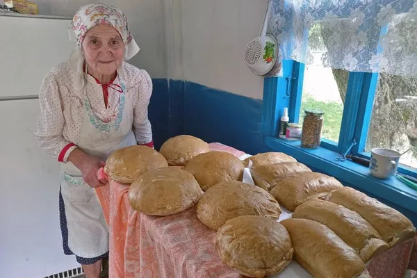 Свіжоспечений хліб волинської господині.