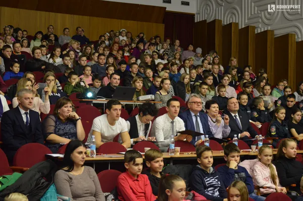 У Луцьку відбувся конкурс близнюків та двійнят (фото)