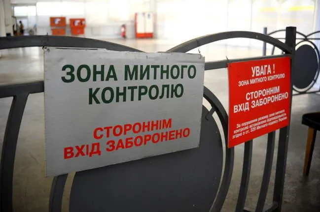З липня на українських митницях «фільтруватимуть» автомобілі та вантажі