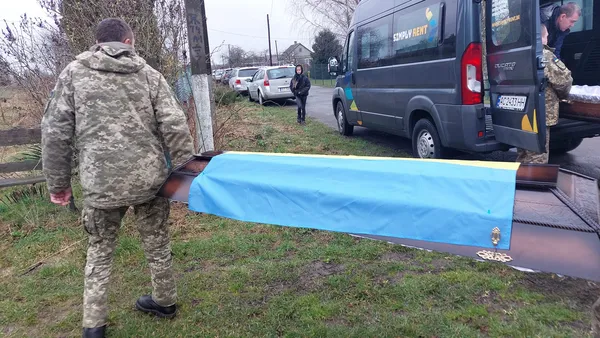 На Волині живим коридором зустріли тіло захисника Ігоря Гуля