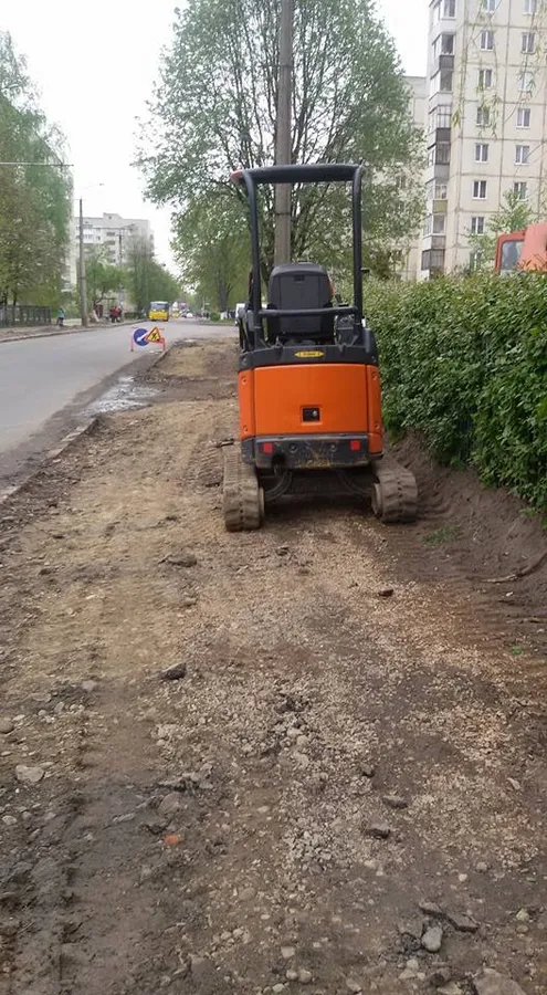 Як на ДПЗ ремонтують прибудинкові території (фото)
