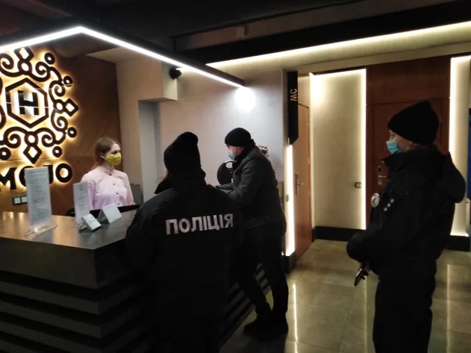 У Луцьку на дотримання протиепідемічних обмежень перевірили 18 популярних закладів (фото)
