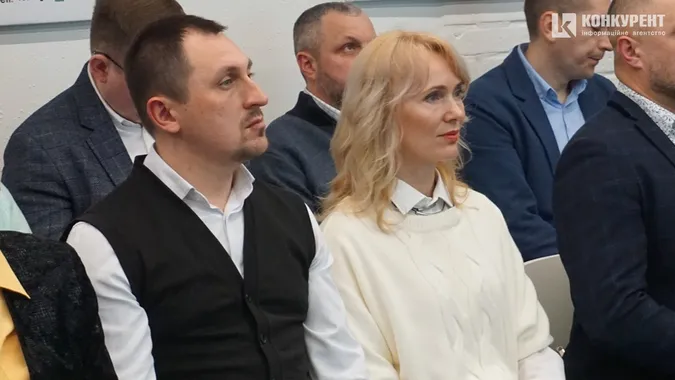 Депутат Луцької міської ради Володимир Пшибельський та заступник керівника навчально-науково-виробничої лабораторії «Лабораторія проєктів та ініціатив» Ірина Цимбалюк