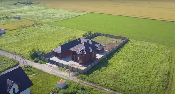 Луцька чиновниця сховала хабар від перевізника у квартирі колишнього чоловіка: подробиці, як все було