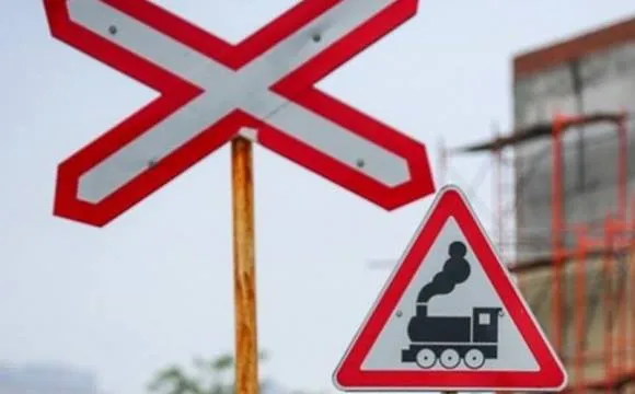 На Волині водії намагались «проскочити» залізничний переїзд на червоне