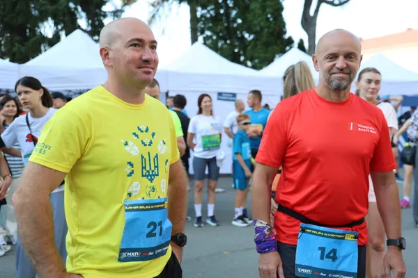У Луцьку пробігли благодійний MHP Run4Victory: зібрані кошти спрямують на підтримку 100-ї ОМБр (фото)