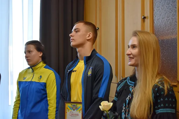 Заступник голови ОДА Тарас Шкітер нагородив чемпіонів Всесвітньої Гімназіади з Волині (фото)