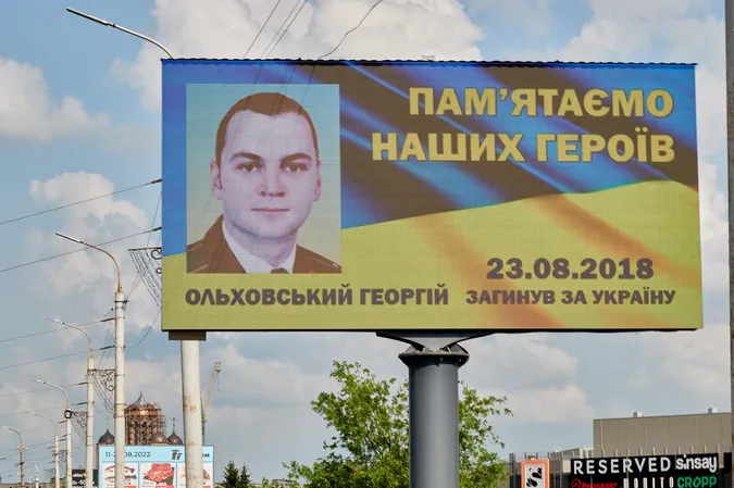 У Луцьку на рекламних бордах розмістили фото та імена загиблих захисників (фото)