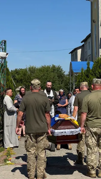 На Волині в останню дорогу провели Героїв Юрія Джуля та Василя Шилюка (фото)