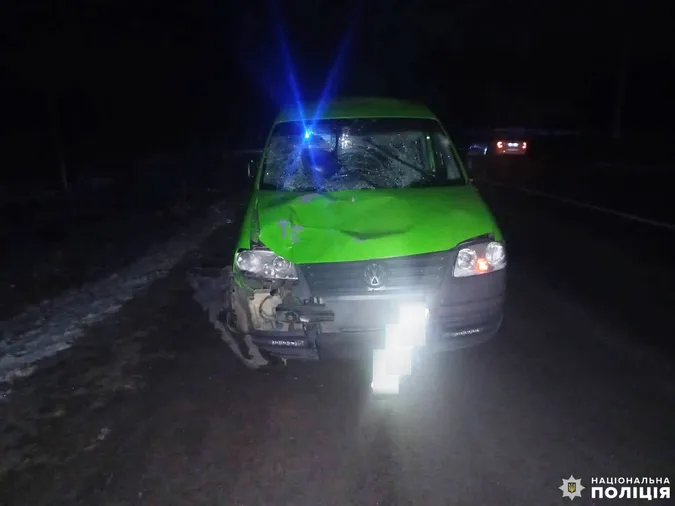 На трасі Київ – Ковель – Ягодин під колесами авто загинула людина (фото)