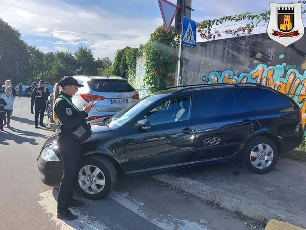 У Луцьку мунвартівці «ганяли» паркохамів біля авторинку (фото, відео)