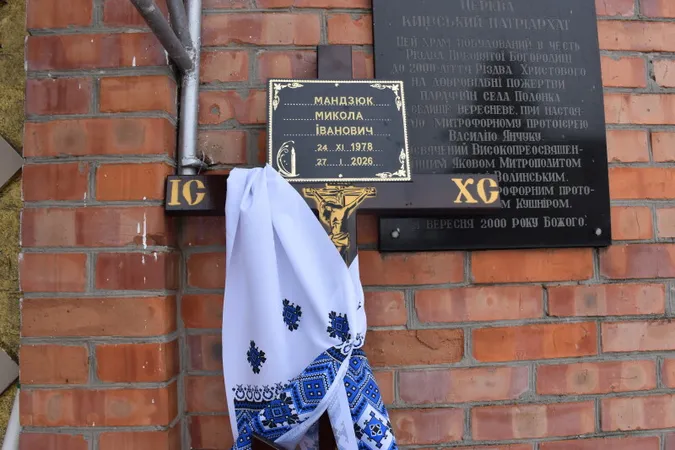 У Луцькій громаді попрощалися з Героєм Миколою Мандзюком (фото)