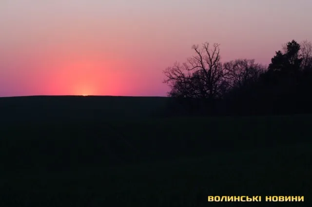 Якою на Волині побачили Суперповню або Рожевий Місяць (фото)