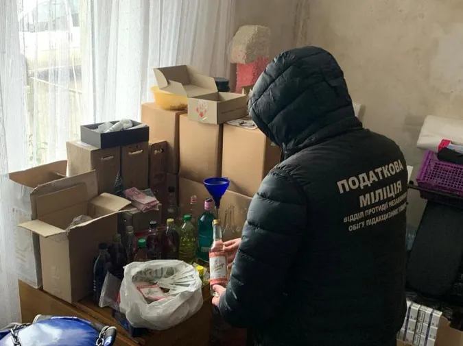 Операція «Спирт»: на Волині накрили підпільний алкоцех (фото)