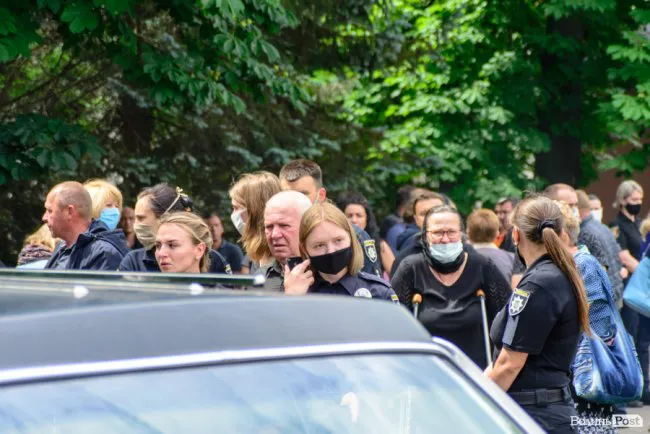 У Луцьку провели в останню путь поліцейського, який загинув у аварії
