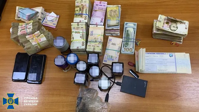 Обіг у декілька сотень мільйонів гривень: у Дніпрі викрили нелегальний конвертаційний центр