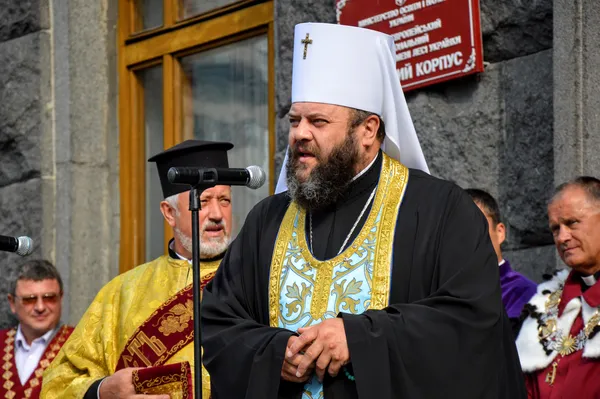Митрополит луцький і волинський Михаїл перейняв естафету і поблагословив студентів, побажавши, щоб «Божий дух надихнув усіх до навчання»