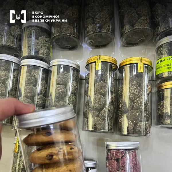 Наркобізнес в соцмережах: на Волині продавали електронні сигарети з канабісом (фото)