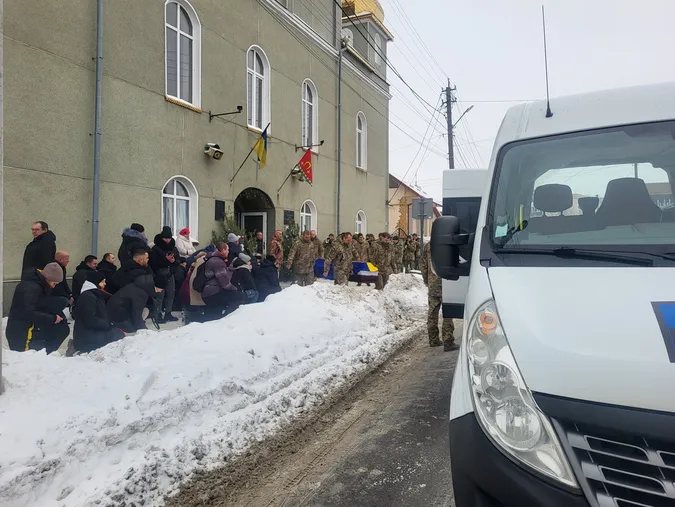 15 місяців вважався зниклим безвісти: на Волині провели в останню дорогу воїна Георгія Смаля