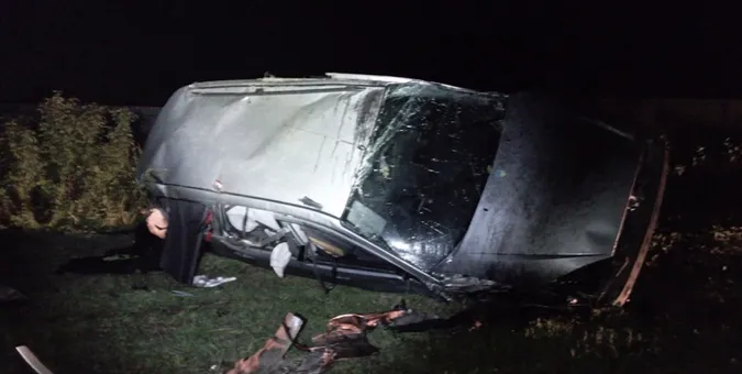 У Боратині Ford злетів у кювет і перекинувся – водій у лікарні (фото)