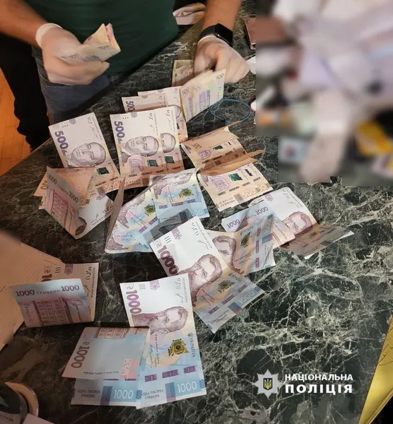 У Луцьку група чоловіків вимагала «кругленьку» суму за нерозголошення особистої інформації (фото)