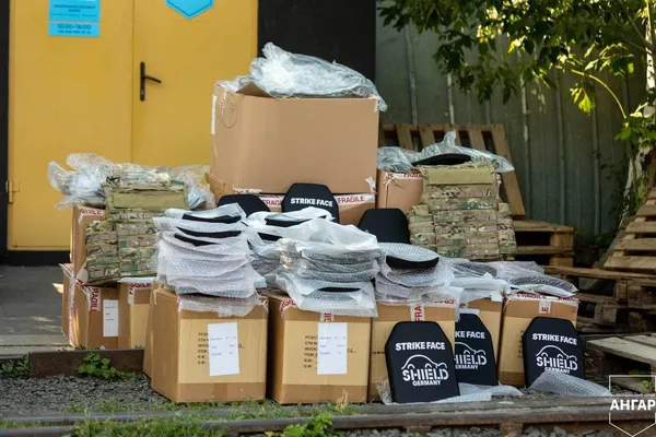 Луцькі волонтери передали військовим бронежилетів на понад 2,6 мільйона гривень (фото)