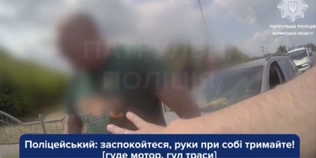 «Брикався» і кусався: у Луцьку патрульні оприлюднили деталі затримання агресивного депутата (відео)