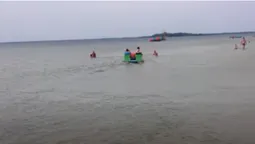 На Світязі вітер відніс дівчинку на надувному крузі на кілометр від берега (фото)