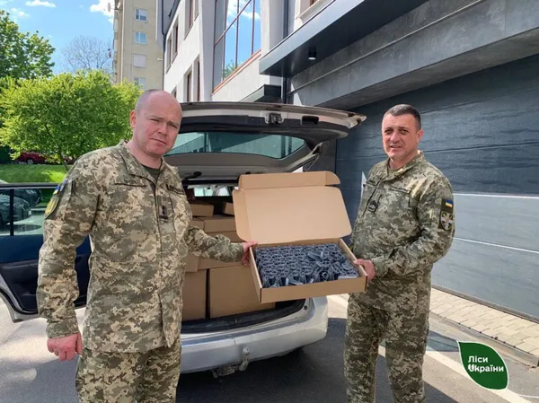 Волинські лісівники з латвійськими партнерами передали ще чотири авто на передову (фото)