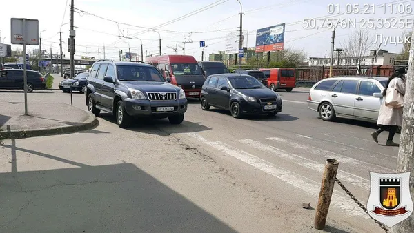 У Луцьку «ганяли» водіїв за паркування біля пішохідних переходів (фото)