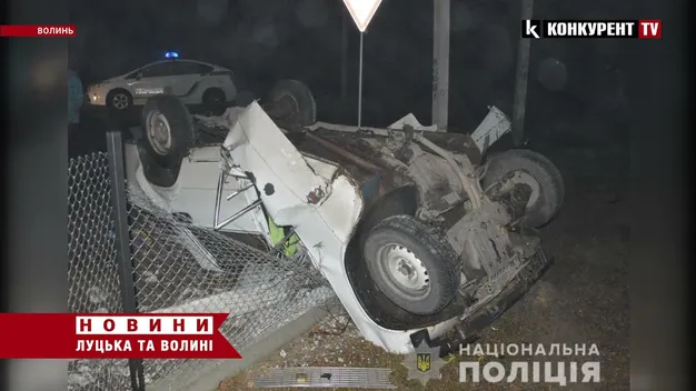На Волині 14-річний хлопець на «жигулях» протаранив стовп (фото, відео)
