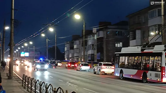 Не поділили дорогу: на мосту перед Там-Тамом аварія за участі двох авто (фото)