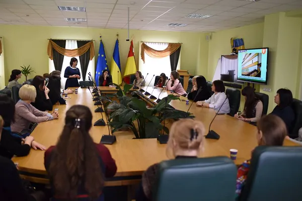 У Луцьку жінок закликали до політичної активності (фото)