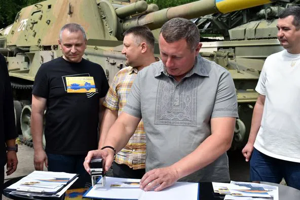 «Доброго вечора, ми з України!»: у Луцьку відбулося спецпогашення нової марки (фото)