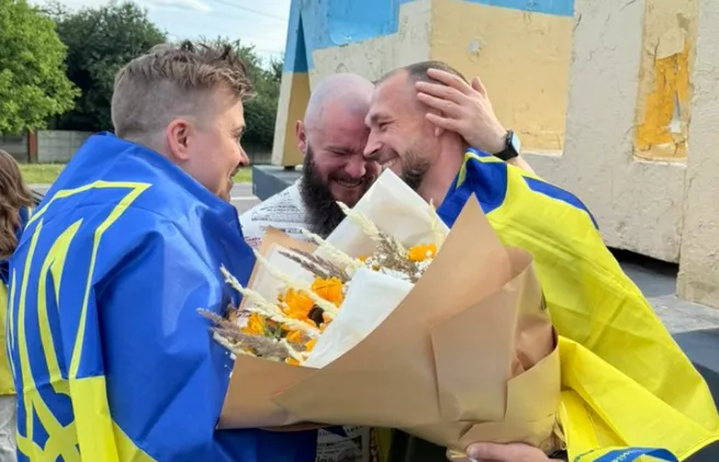 У Луцьку зустріли звільненого з полону бійця (фото)