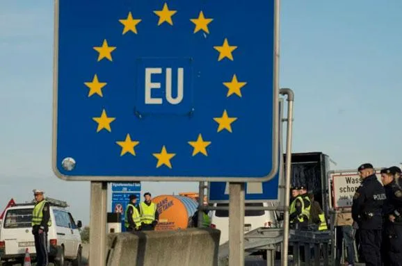 За в'їзд у Євросоюз українцям доведеться платити: схвалили зміни