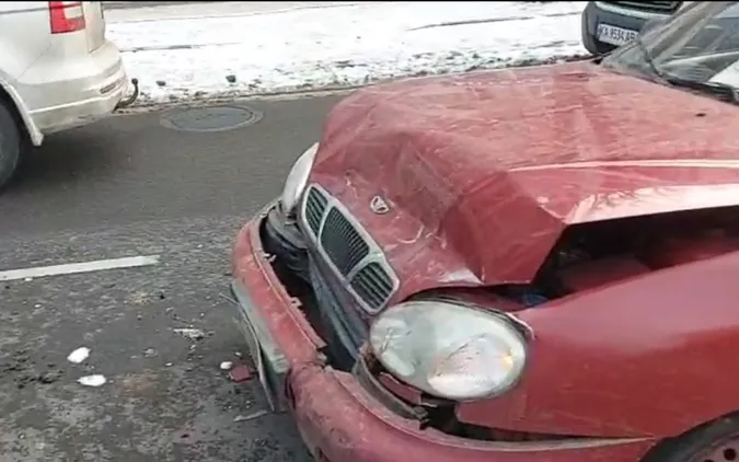 В Луцьку на проспекті Перемоги сталася аварія за участю трьох автомобілів (фото, відео)
