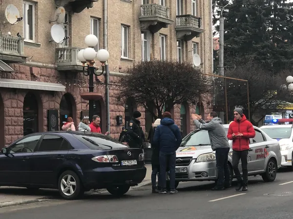 У центрі Луцька – аварія за участю учбового авто (фото)