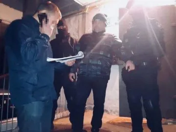 Назвали ім'я поліцейського, якого на Волині затримали на хабарі у 3 тисячі доларів