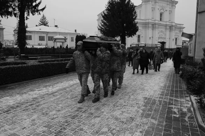 У Луцьку попрощалися із загиблим на Донеччині Сергієм Лазарєвим (фото)
