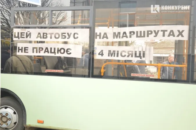 «Завтра пішки будете ходити», – перевізники до міськвиконкому