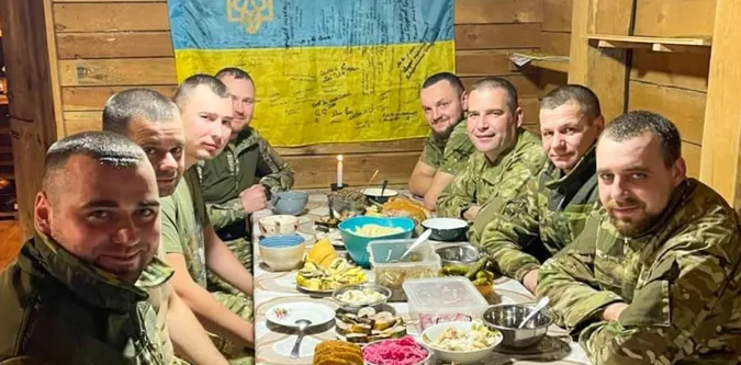 Кутя, свята вечеря та навіть ялинка: як волинські поліціянти святкують Різдво на передовій (фото)